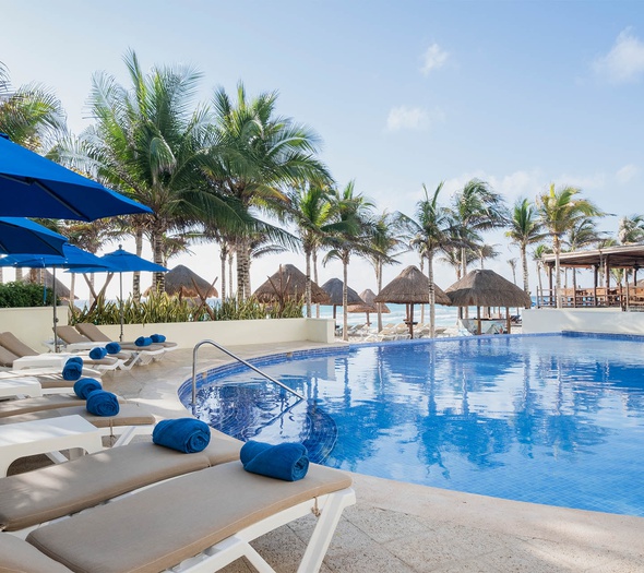 Piscinas e solarium NYX HOTEL CANCUN Cancun
