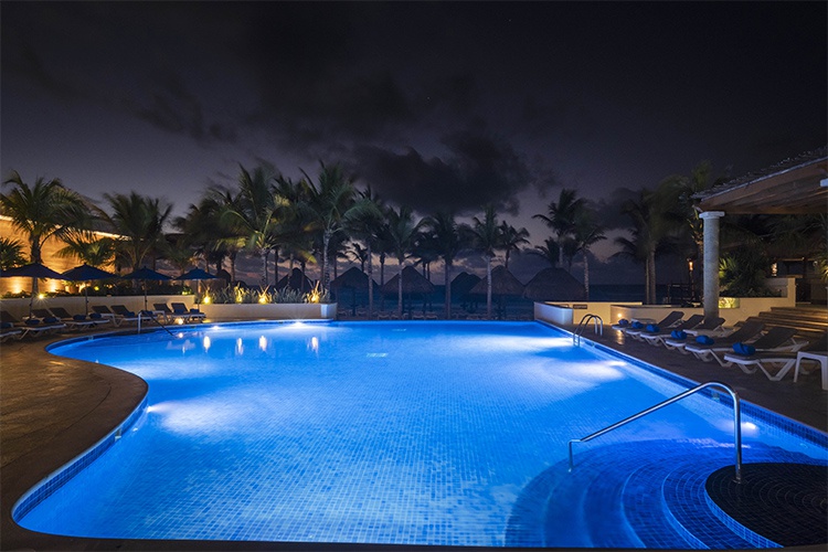 Piscina NYX HOTEL CANCUN Cancun